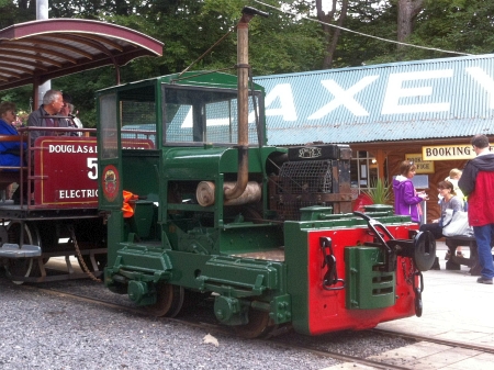 40S280 with Trailer No.51 at Laxey, July 2015. © Alex Fairlie
