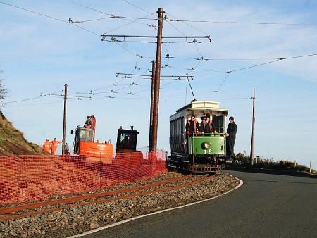 Car No.16 out on test at Lag Birragh, 29.10.14 © Guy Pescodd