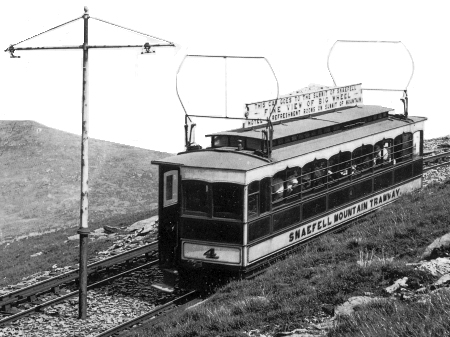 Car No.4 ascending to the summit during 1905. © Website Collection